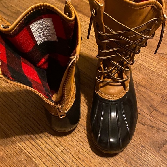 Duck Boots Madden Girl Flurry 7. Run small.bzip back lace front. Good condition. - Picture 2 of 4